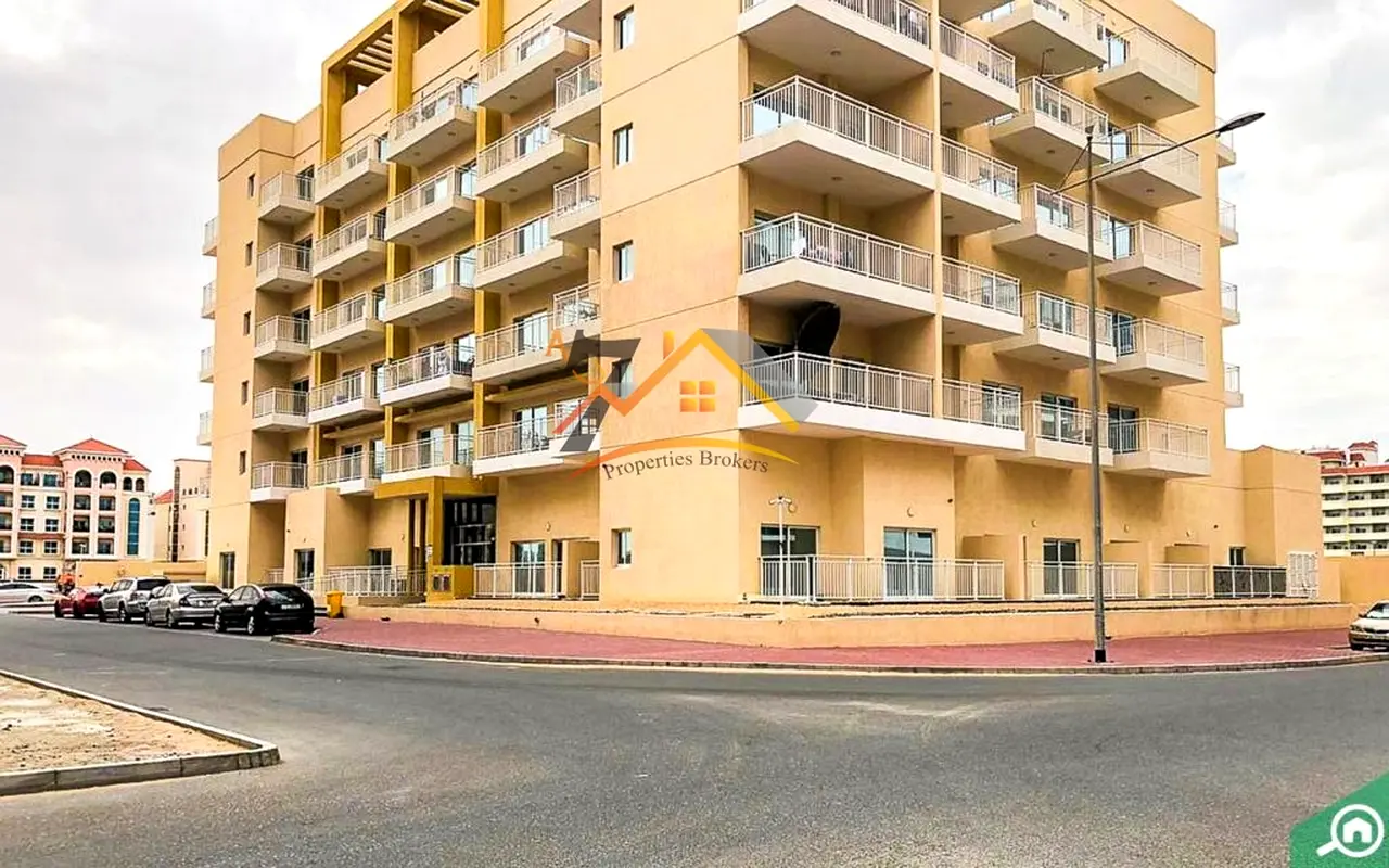 BUY NOW GOOD DEAL VACANT SOON SPACIOUS ONE BEDROOM WITH BALCONY FOR SALE IN PHASE 2.