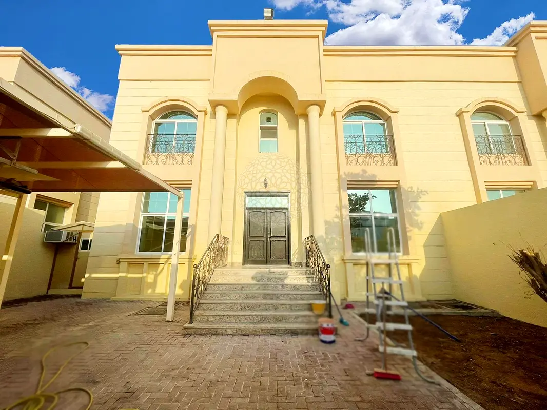 ELEGANT SEMI-INDEPENDENT VILLA WITH 5 BEDROOMS, DRIVER ROOM AND MAID ROOM FOR RENT IN KHALIFA CITY A