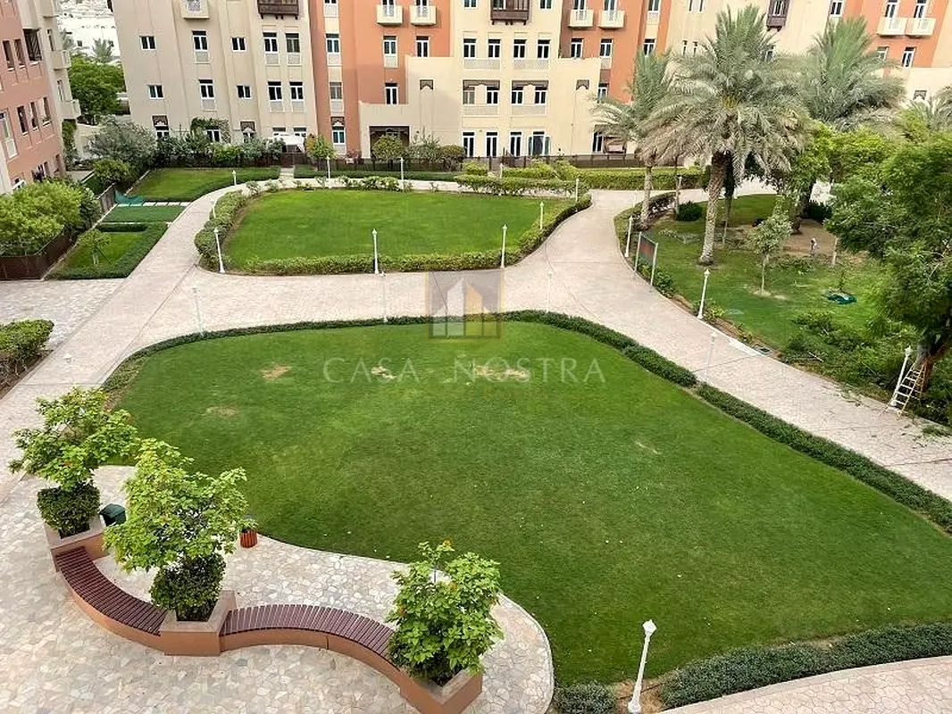 Full Garden View Vacant 3BR Closed Kitchen