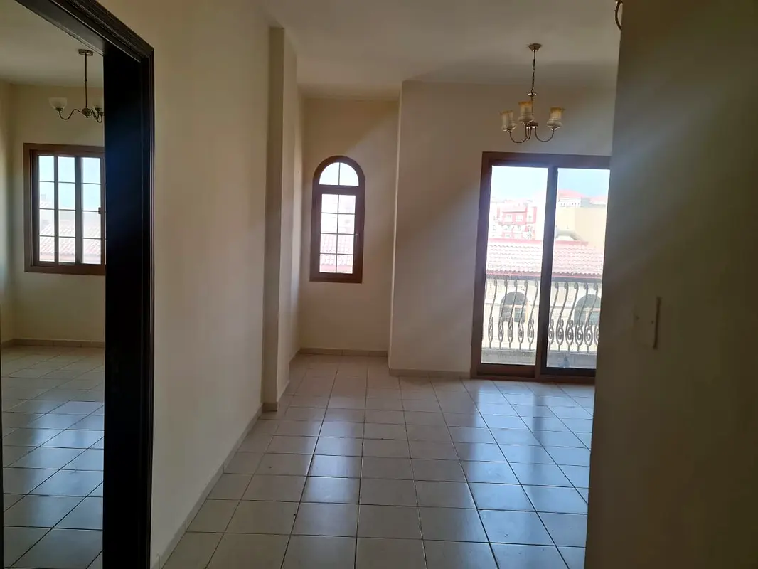 ONE BEDROOM IN SPAIN CLUSTER, with balcony ONLY 30000 by 1 cheque