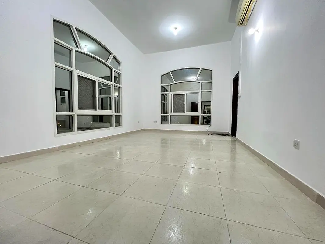 Excellent 2 BHK with Huge Living Sep/big Kitchen Built in Wardrobe 2 Bath in KCA