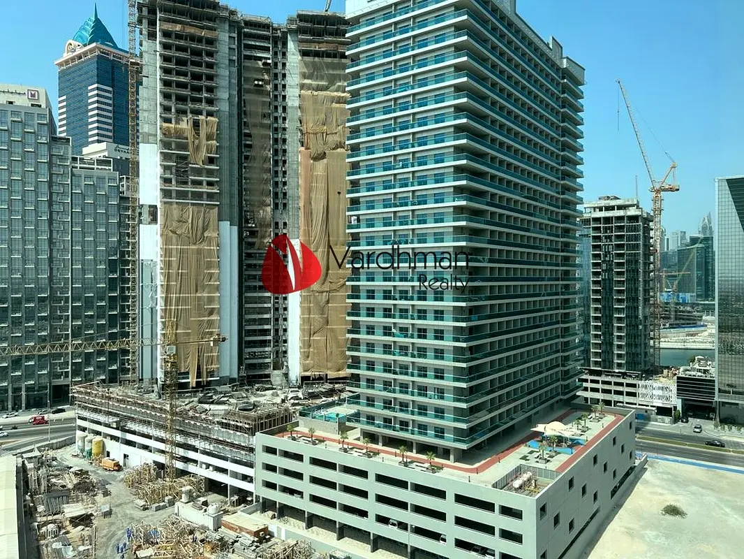 VACANT | MID FLOOR| FULLY FITTED