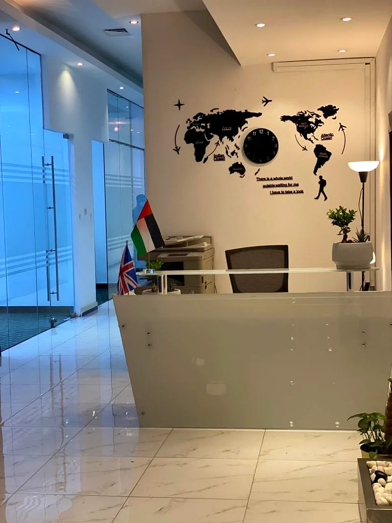 FLEXI DESK WITH EJARI AND MEETING ROOM