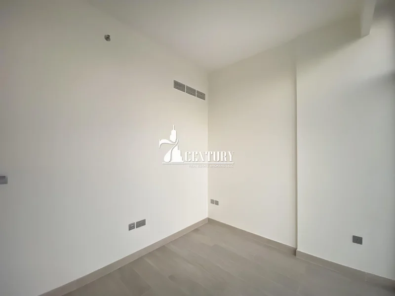 Ready to move in | Prime Location | Bright Layout