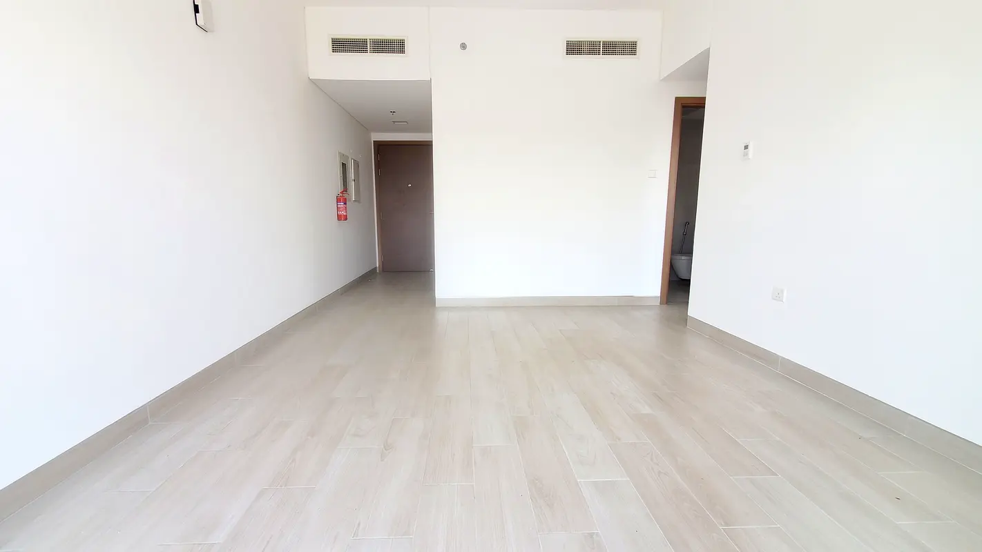 Chiller Free like a new 1bhk apt for rent 39k in warsan 4