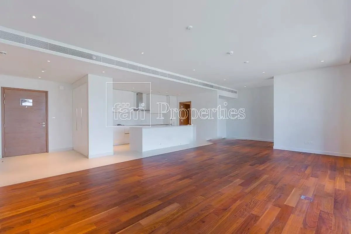 Spacious 3 bedrooms with open Arena views