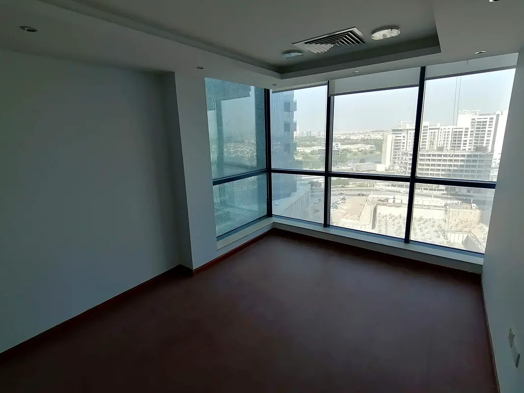 Glass partitioned| Golf Views | Ready to move in