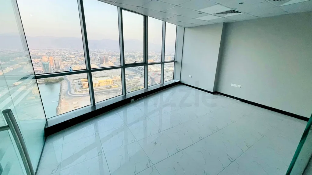 Glass Partitioned | Water And Mountain View