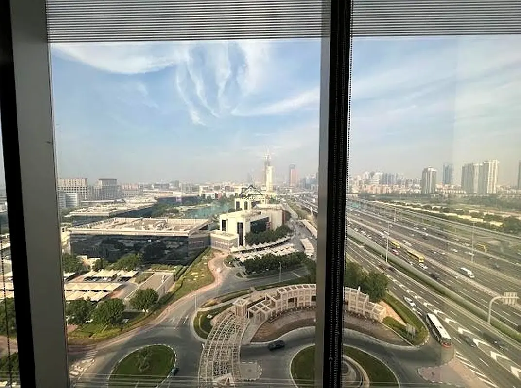 No Commission/   FULL FLOOR  / Luxury Office