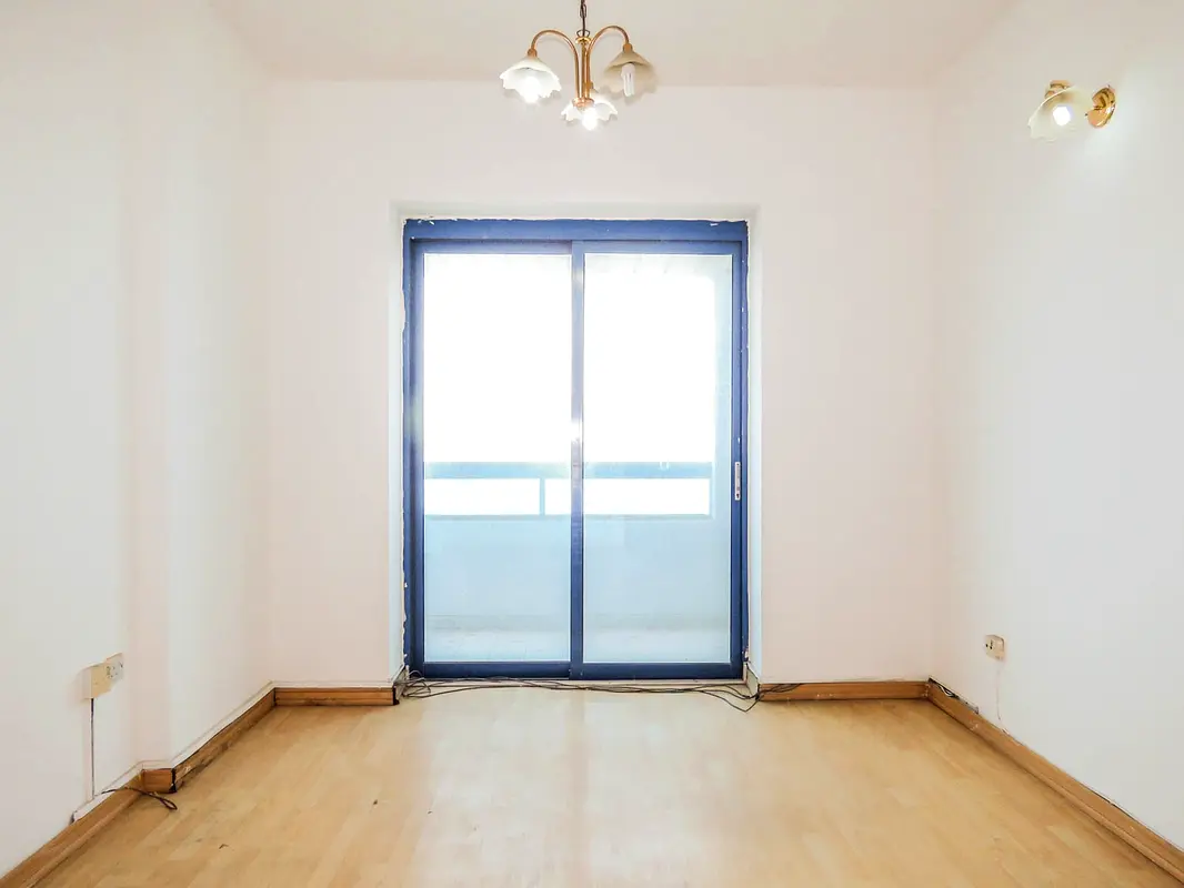 Direct From Owner Fitted Shop 1 Month Free