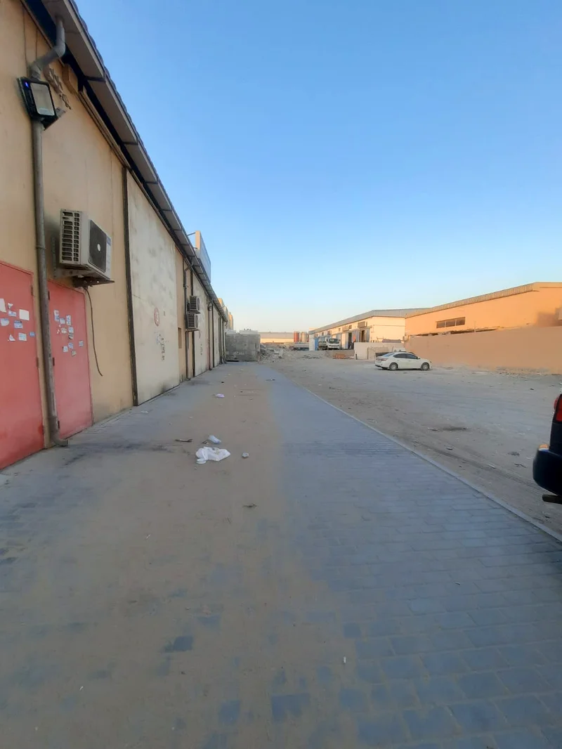 1900 SQFT WAREHOUSE WITH 1 OFFICE 3 PHASE ELECTRICITY GOOD LOCATION