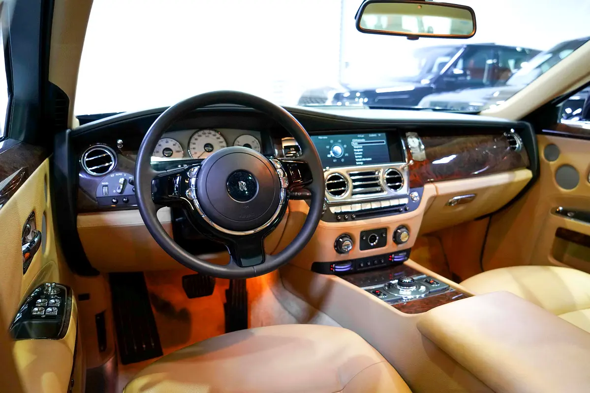 2010 ROLLS ROYCE GHOST 2 BUTTON GCC SPECS REAR SEAT ENTERTAINMENT