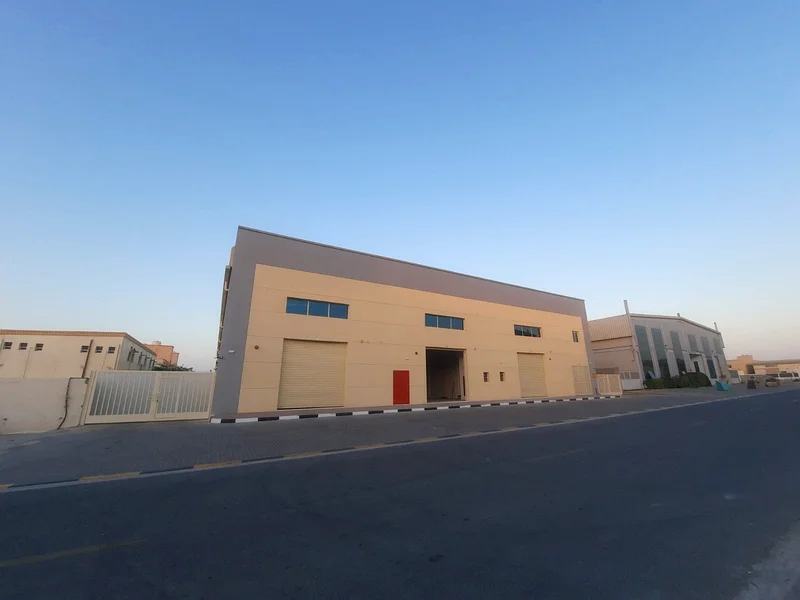 40 KVA  WAREHOUSE 1900 SQFT BRAND NEW ROAD FACING WITH WASH ROOM