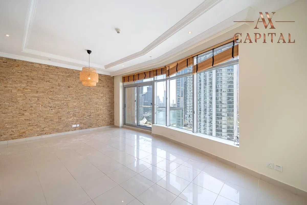 Well Maintained| Marina Canal View | Ready to Move