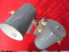 2 SPOTLIGHT TABLE LAMPS