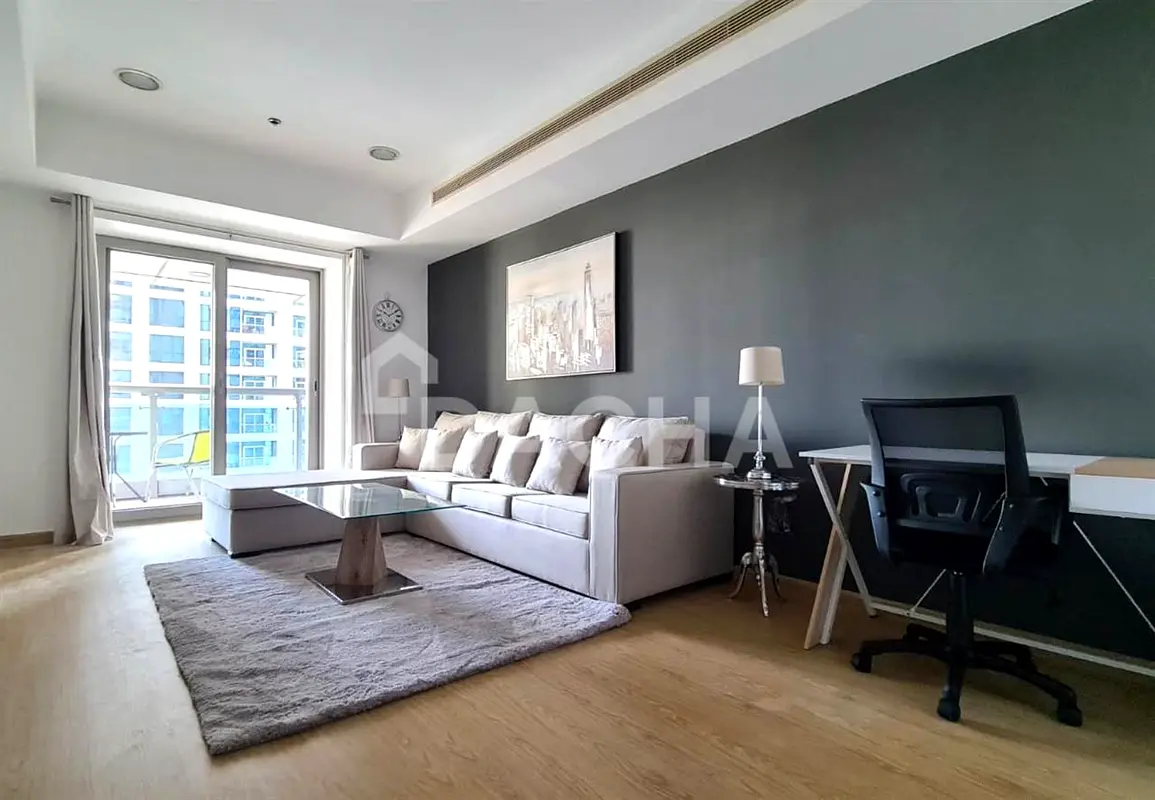 Large Balcony / Practical layout / Excellent location