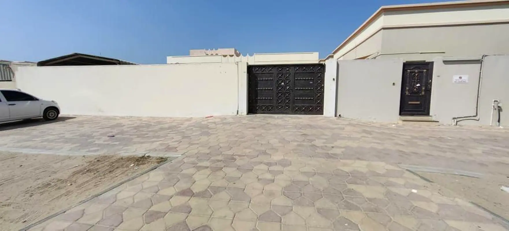 For rent a ground floor house in Al Rawda 3 \ Ajman main street