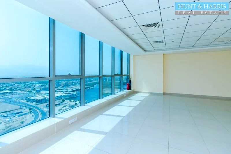 Great Deal - High Floor - Well Maintained - Available
