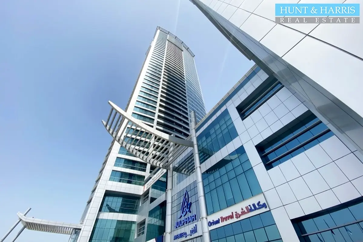 In the Heart of the City - Strategic Location - Sea View