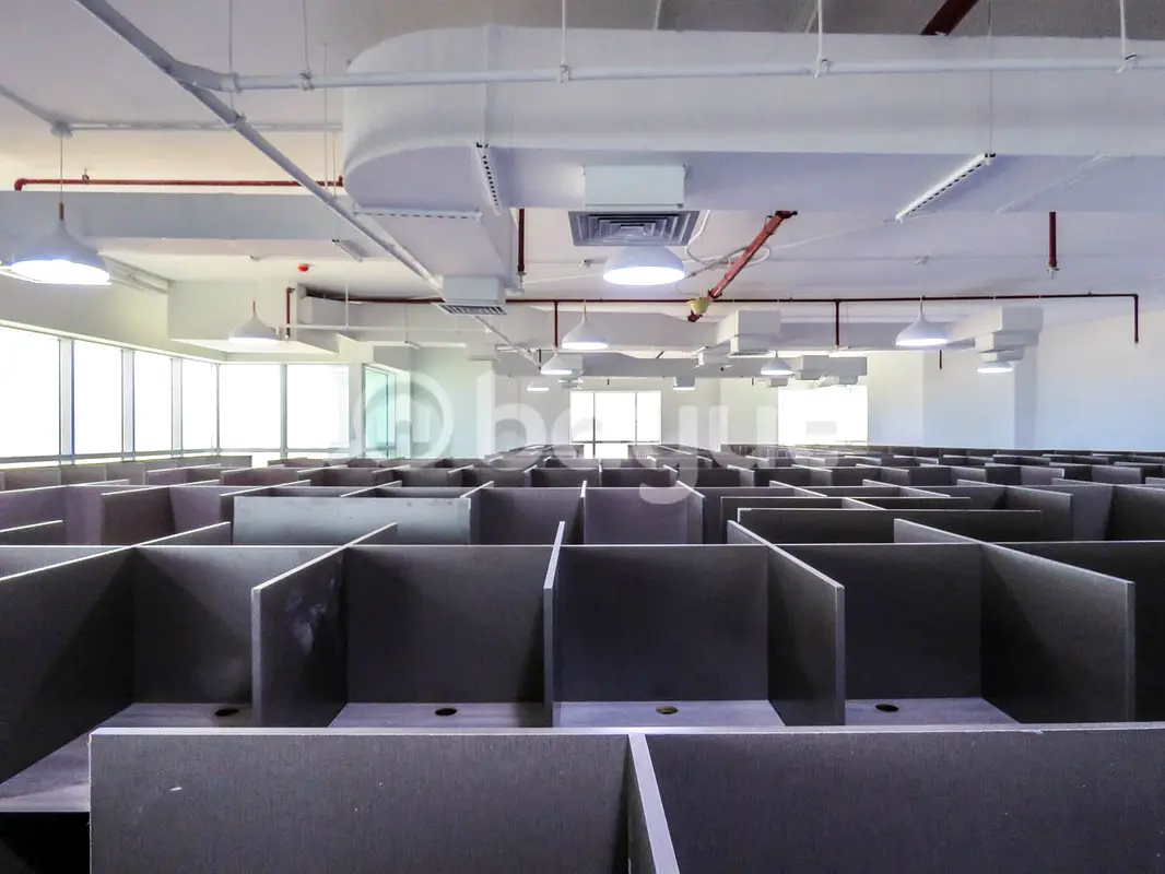 LIMITED OFFER II Furnished Office Space @Dhs. 3000 p,a, II For License