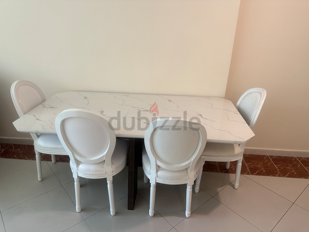 plastic dining table second hand