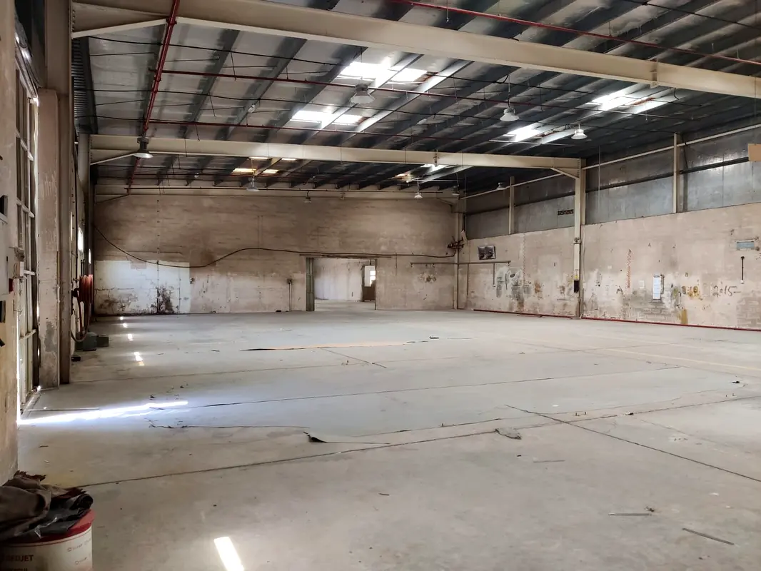 Huge warehouse with high power of 240 KW Ready to move