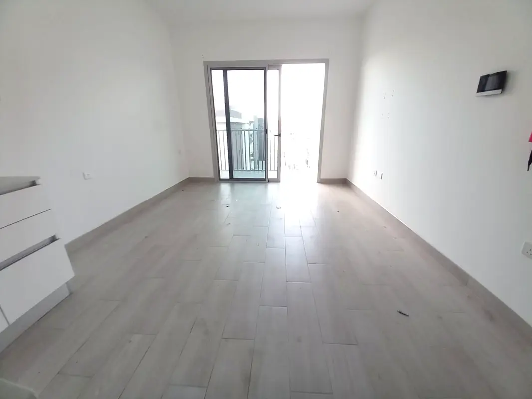 STUNNING STUDIO APARTMENT WITH AMERICAN STYLE KITCHEN IDEAL LAYOUT WARSAN 4