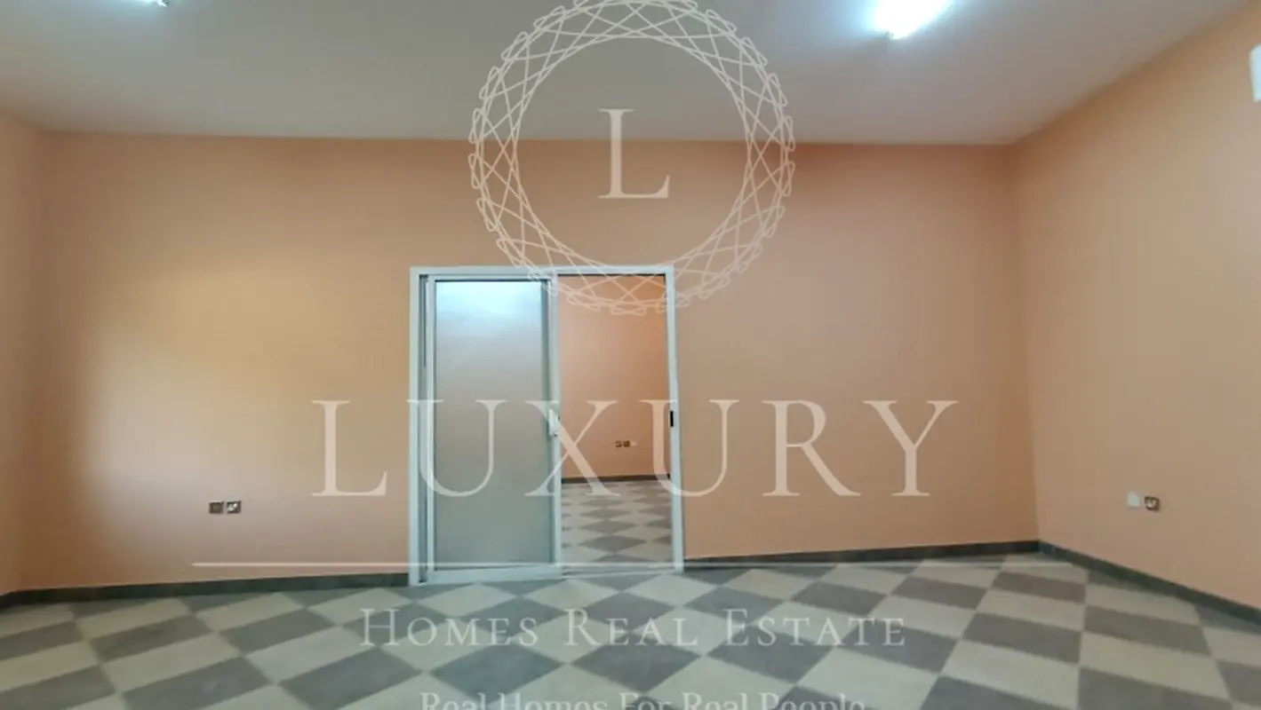 Amazing Private Ground Floor 2 Balconie Near Town.