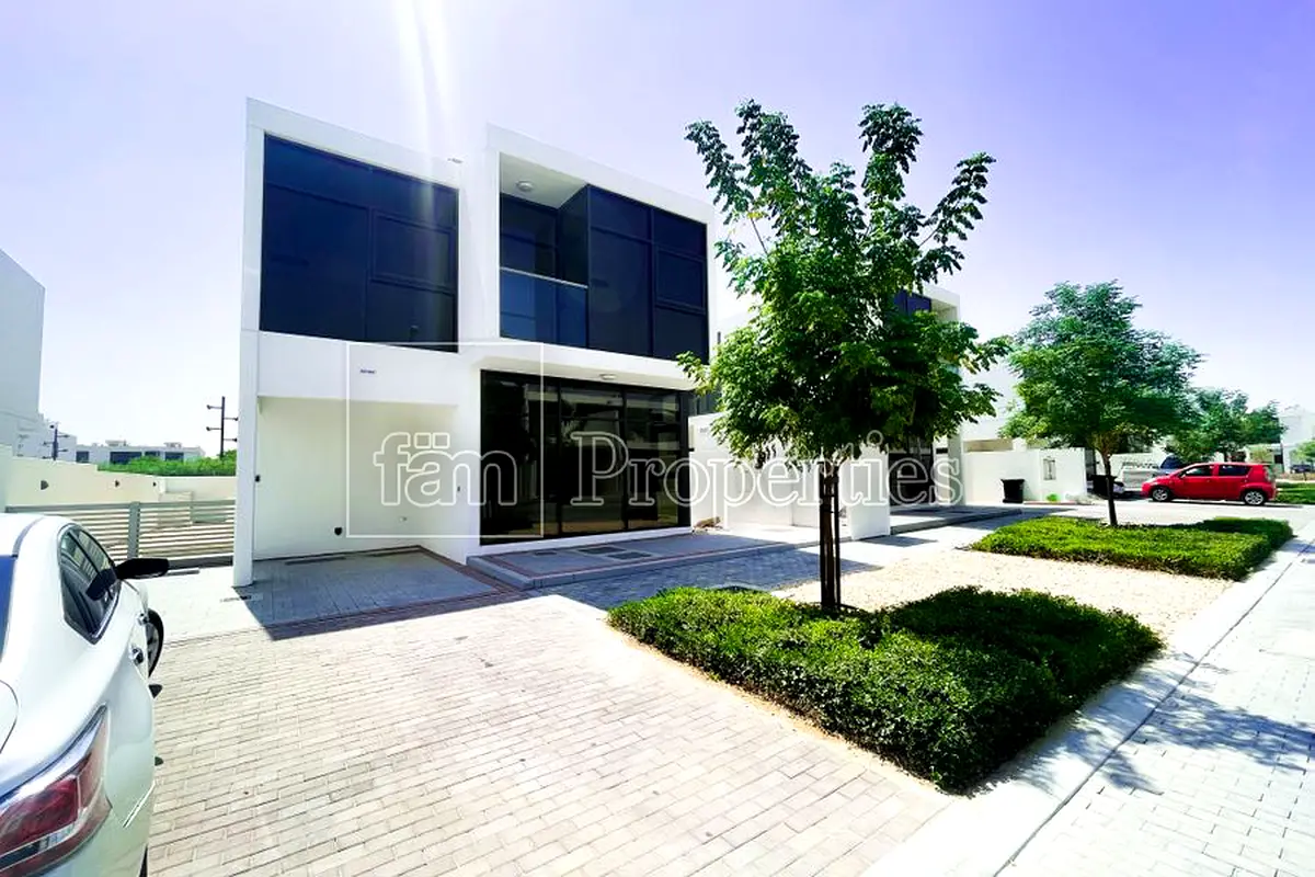 Luxurious villa with landscaped gardens  pool