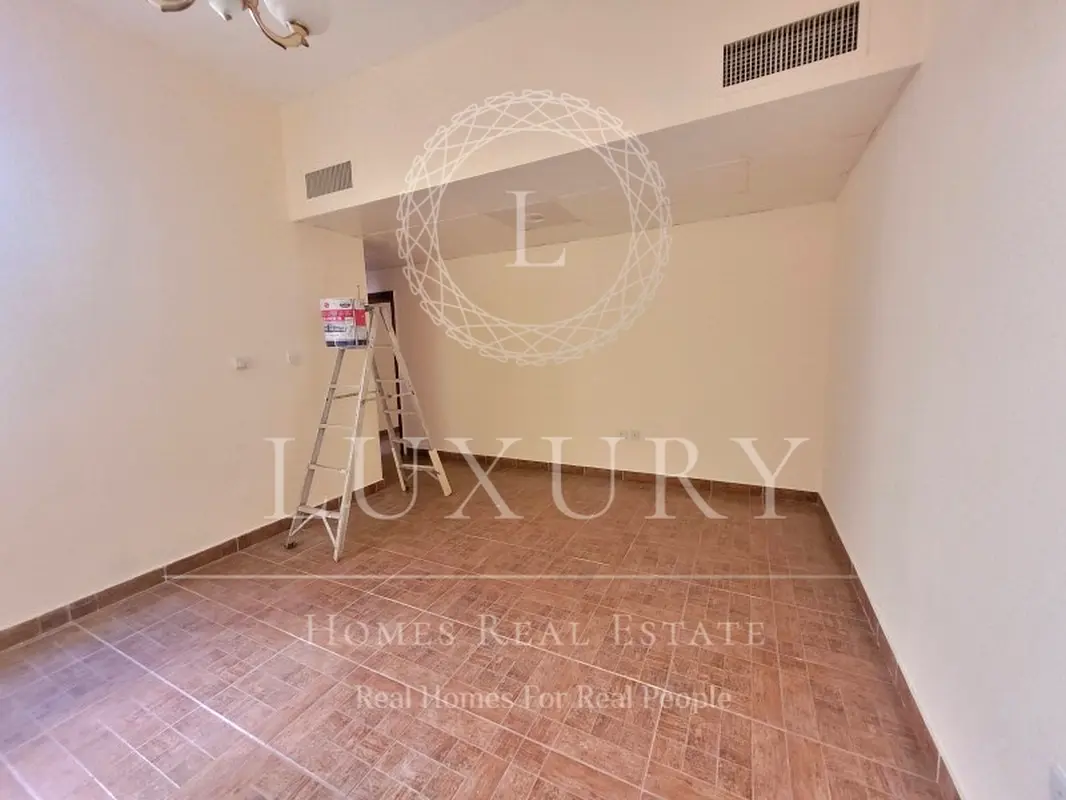 Astonishing Ready To Move Walking Distance To Mall