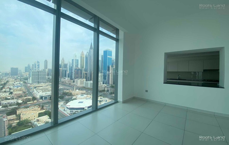 Luxurious 3 Bed | sheikh Zayed road view | Large Balcony