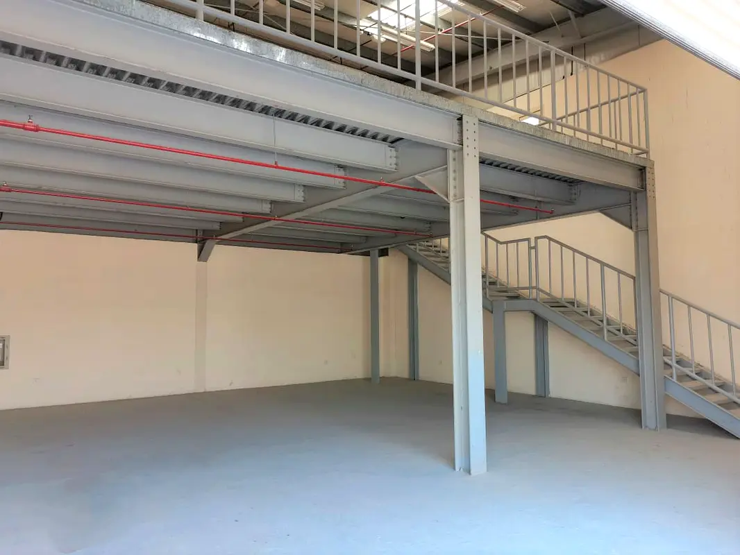 IND04WH06 (Spacious warehouse with New office/Flat on the first floor)