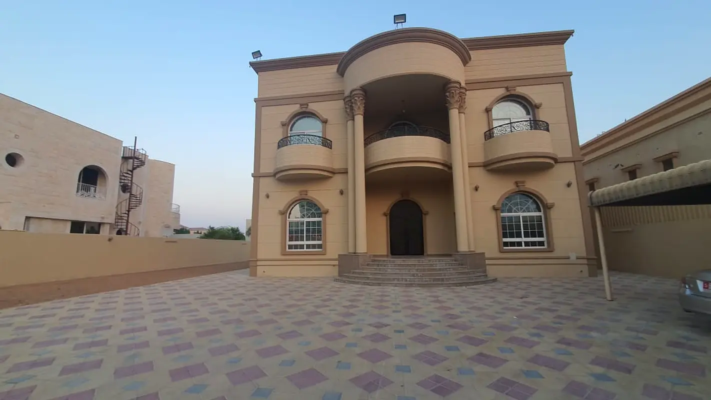 Villa for rent, clean and prime location 5B/R + mais  in al warqaa
