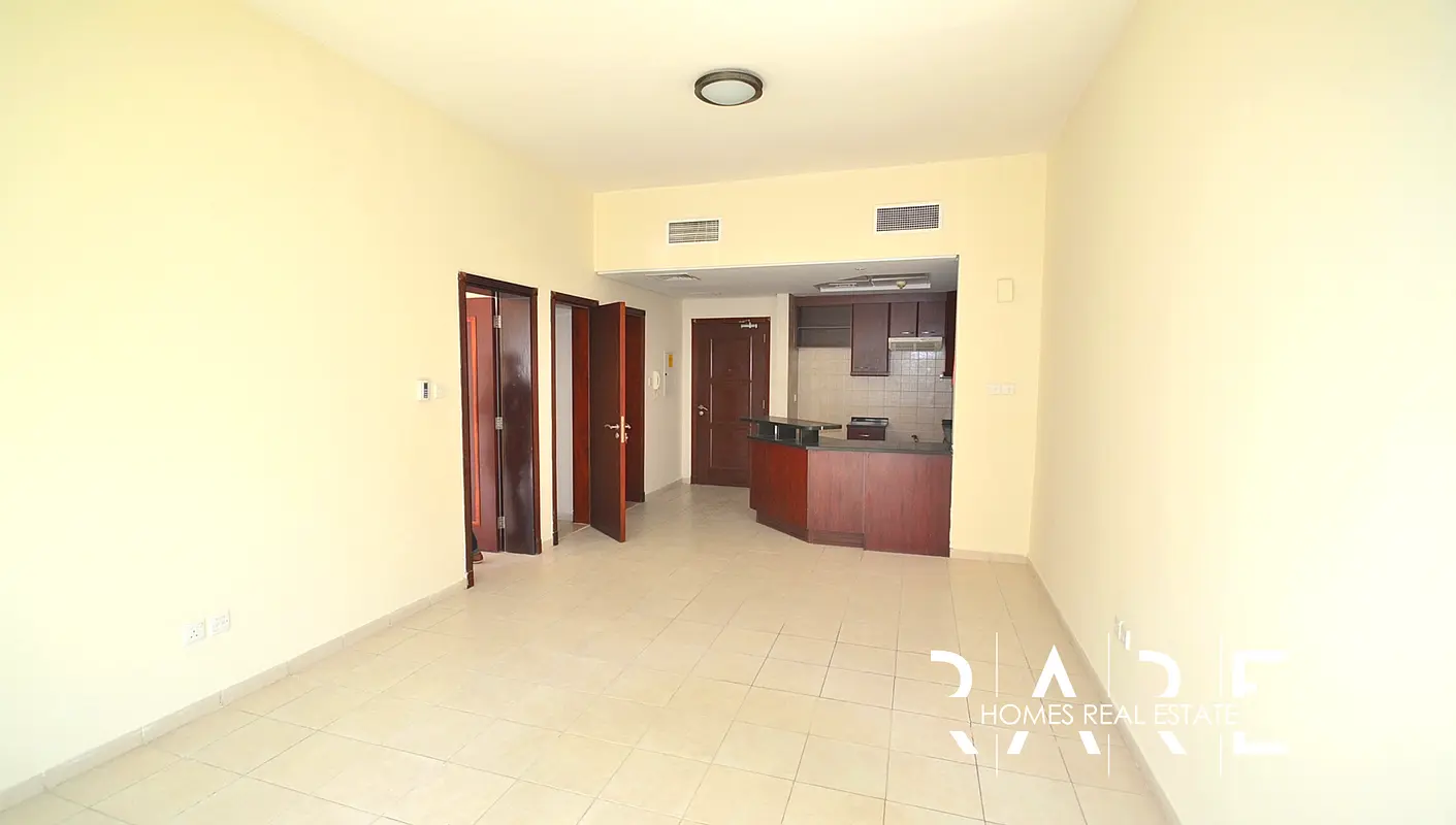 4 mins walk to a metro, one-bed apartment near the pool, U Type