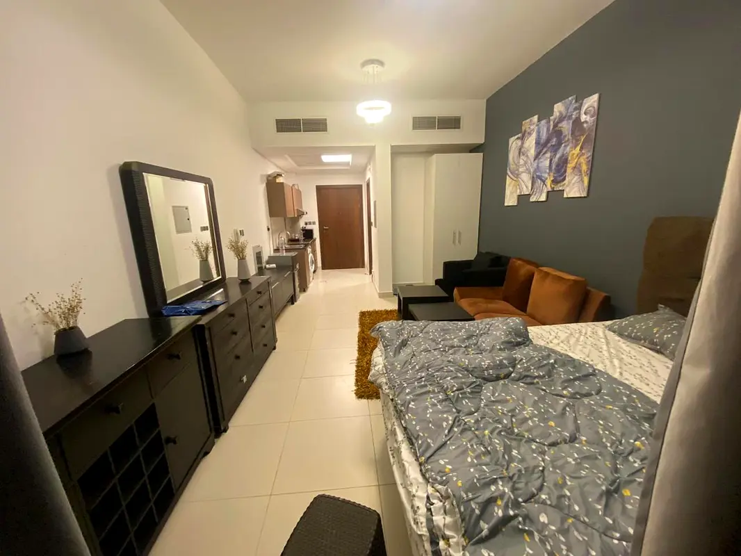 UN FURNISHED/ ONE MONTH FREE/ 30K