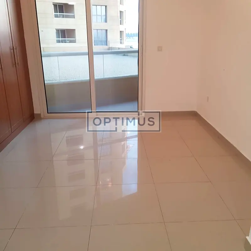 AMAZING DEAL: Studio With Reserved Parking In Lakeside Tower 20,000 AED