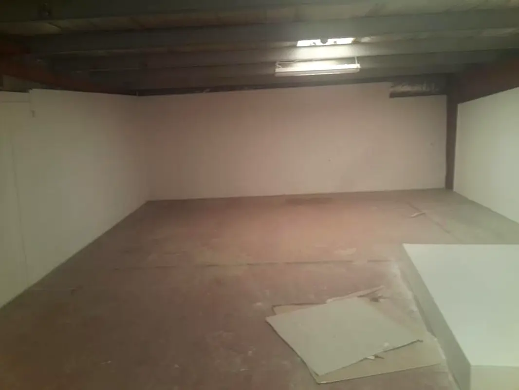 SMALL STORAGE WARE HOUSE FOR RENT ( JJ)