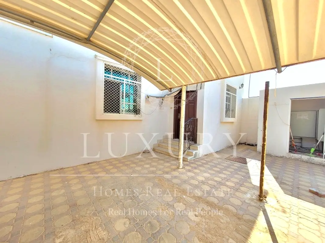 Amazing Ground Floor House Very Close To Mall