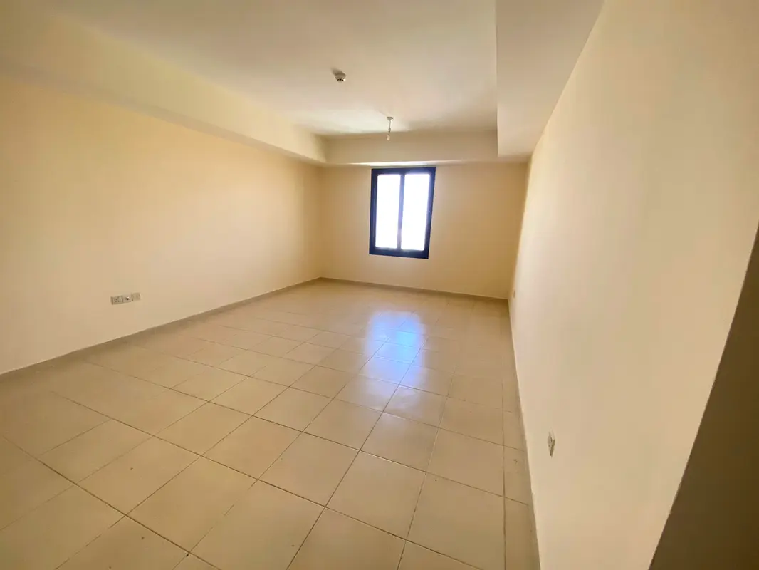 CHILLER FREE/  2 BED ROOM/ 3 WASHROOMS