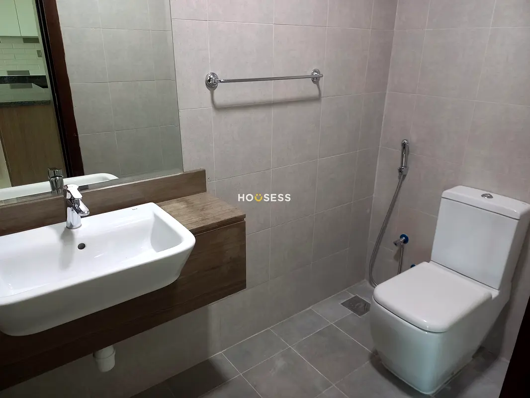 Chiller Free | Vacant  | On High Floor