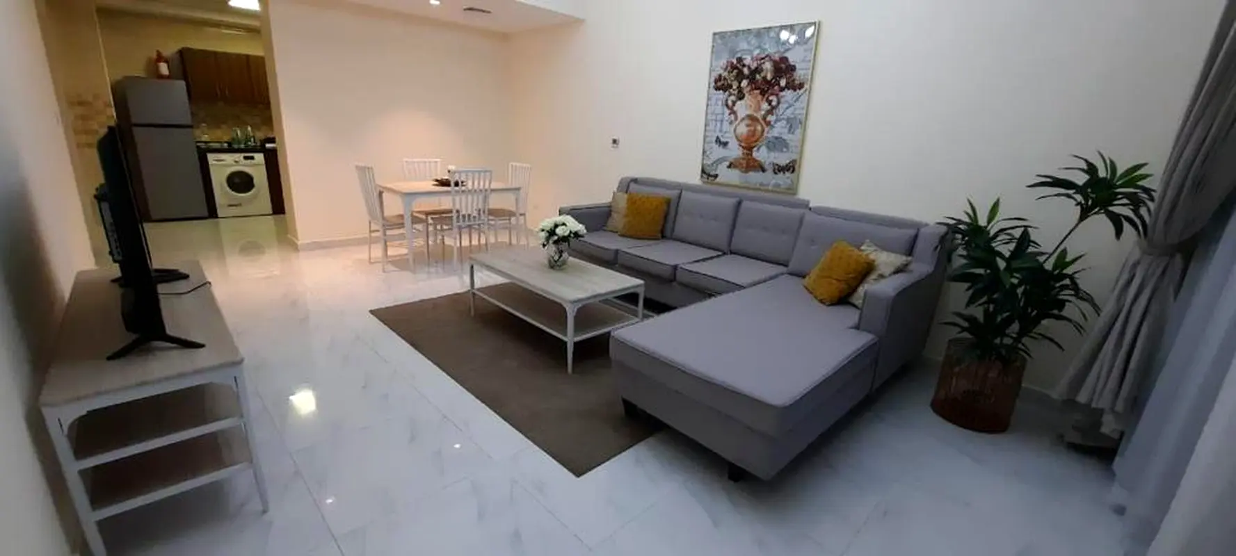 Modern / Fully Furnished / Great Building.