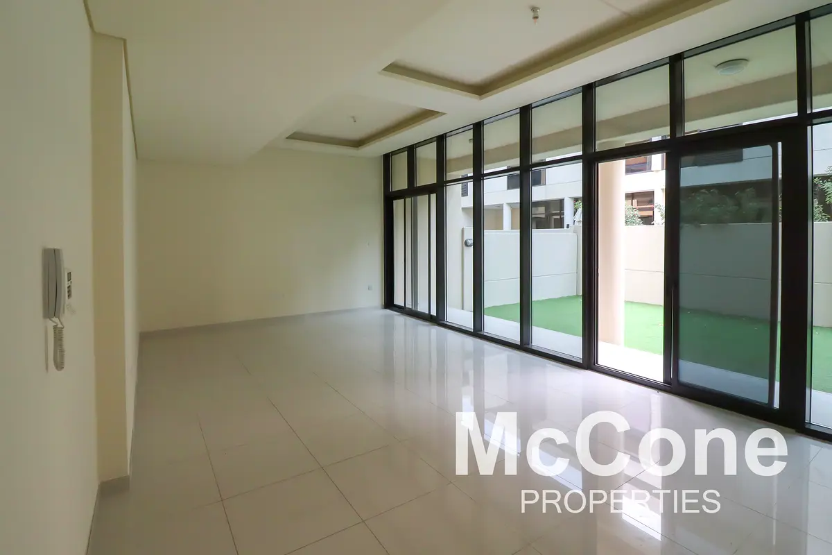 Large Layout | Vacant | Unfurnished