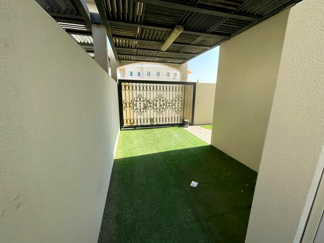 Private entrance villa for rent in Mirdif 3 rooms + maid room