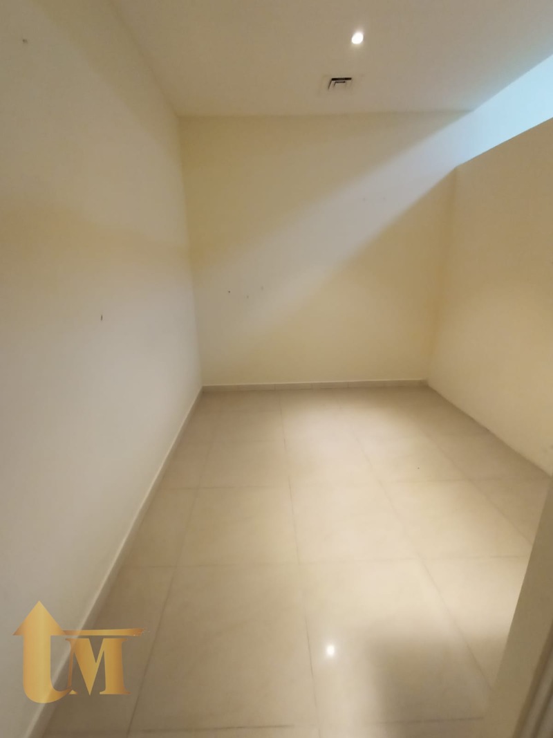 Ample Sized 1BHK With Balcony || Close to Central Mall