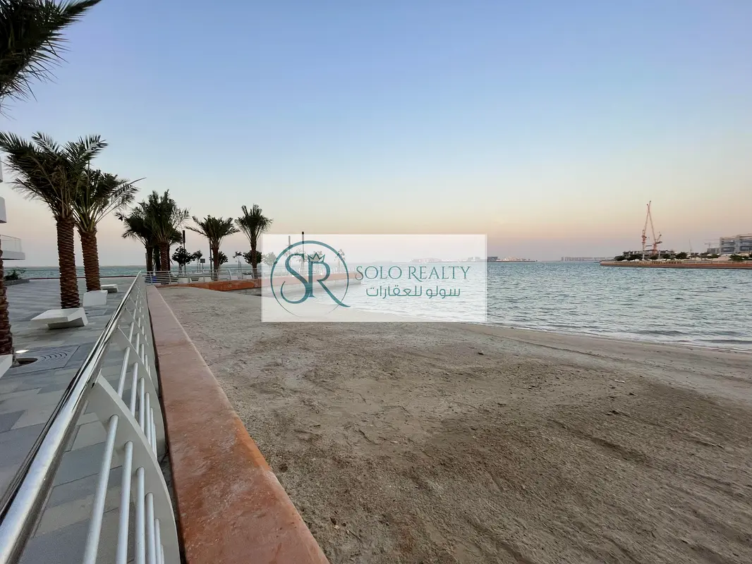 Directly on the Beach | Easy Access | Seaview Attractive Shop | Prestigious Location | Duplex
