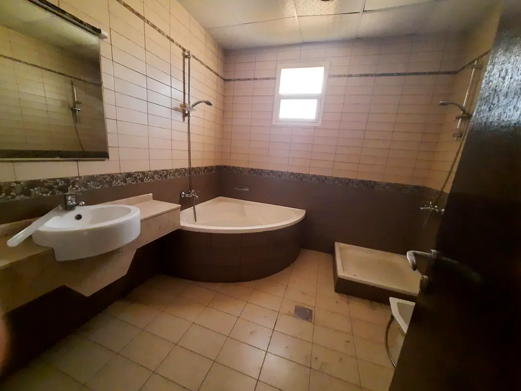 PRIVATE POOL  5 BHK + SERVICEBLOCK villa available for rent in al barsha 400K