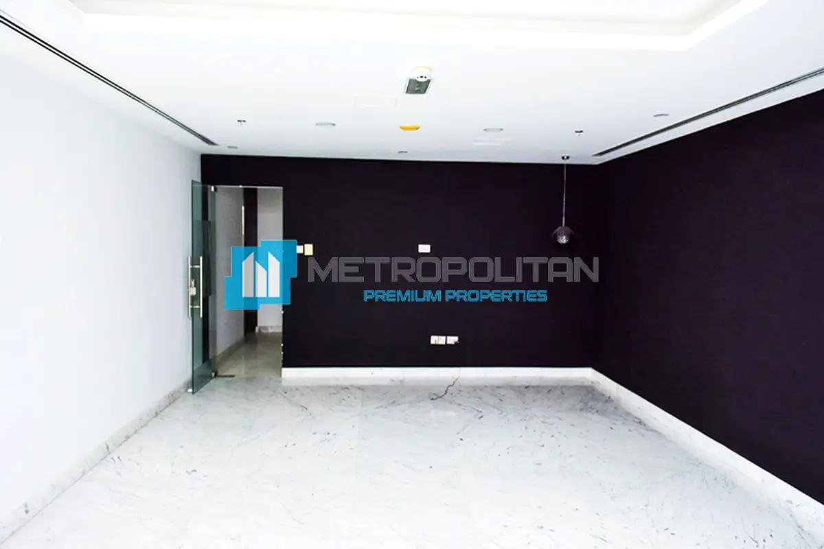 Fitted Spacious Office | Vacant | High Floor