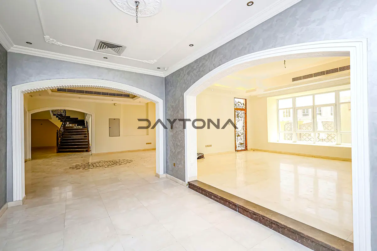 WELL MAINTAINED | LUXURY | PRIME LOCATION