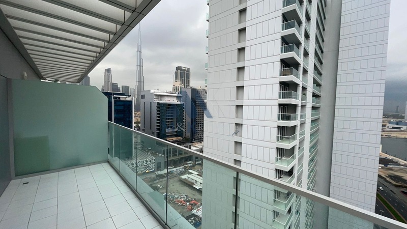 Burj Khalifa View | Walk in Closet | Large