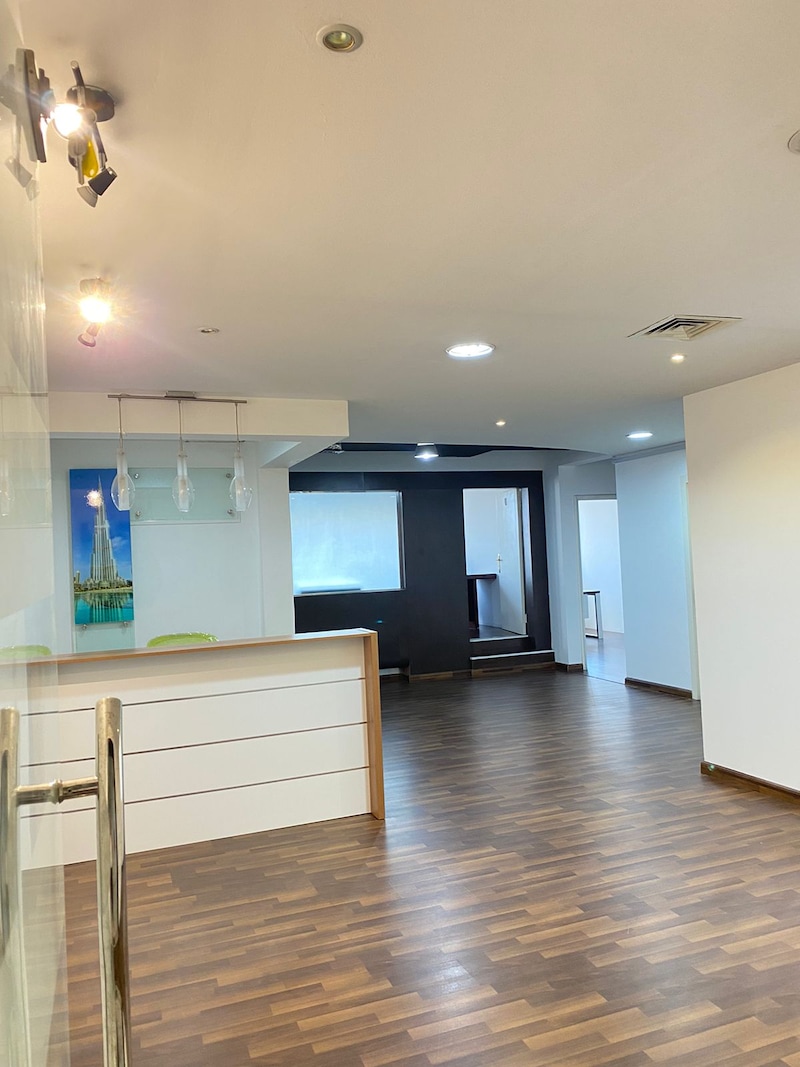 Direct from owner, 1500 sqft Fully fitted office / no commission / no deposit